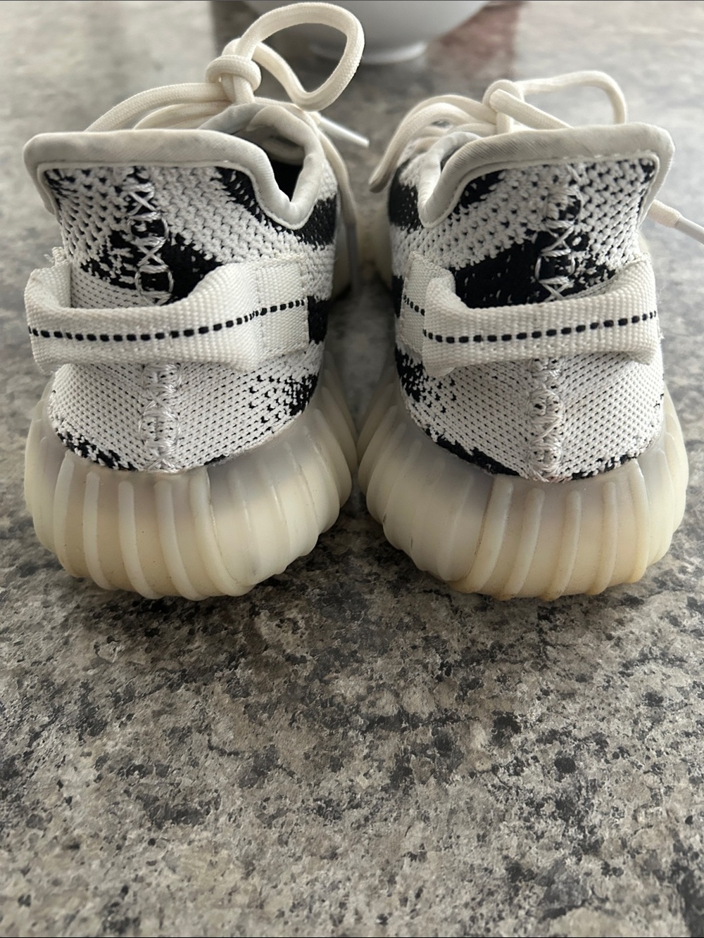 Adidas Yeezy 350 zebra - size 7.5 - Picture 4 of 6